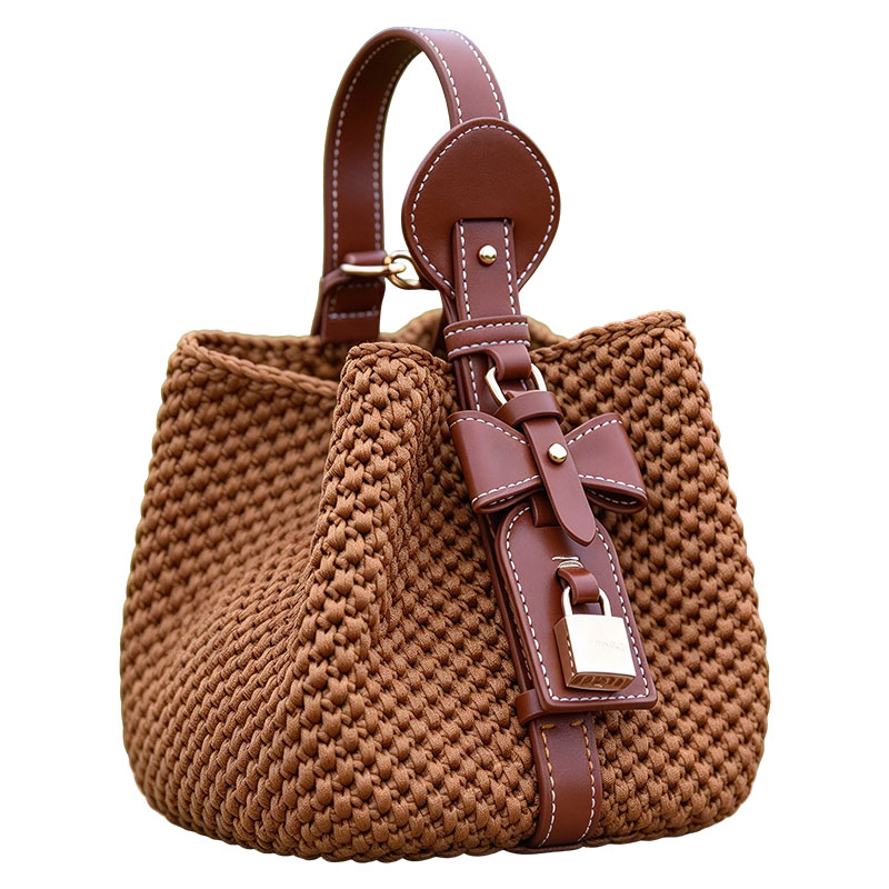 Bolso tipo cubo vintage tejido a mano